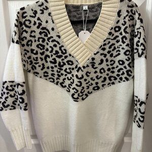 Call of the Wild V-Neck Sweater, Size Small, Animal Print